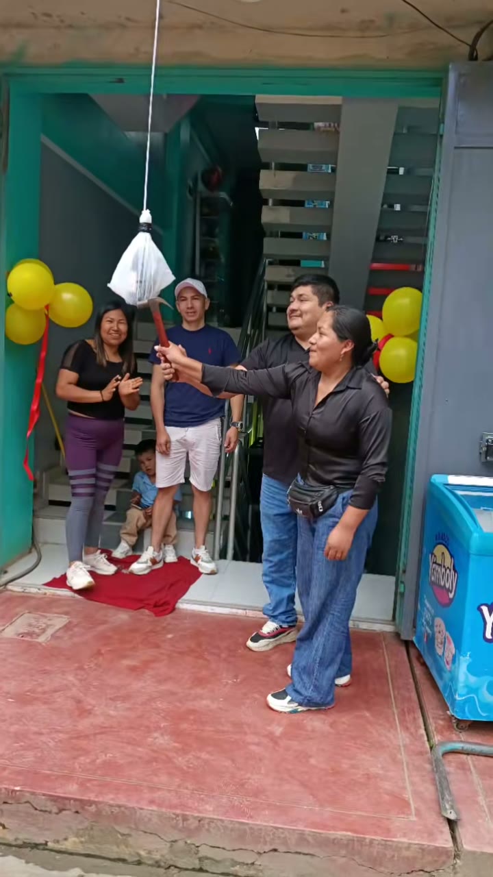 Inauguración del gimnasio en Sandia, Puno